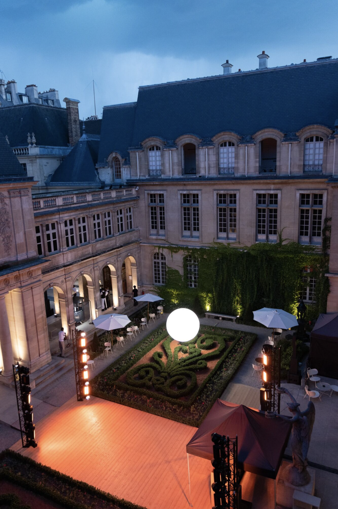 Soirée dansante dans les jardins de la Victoire