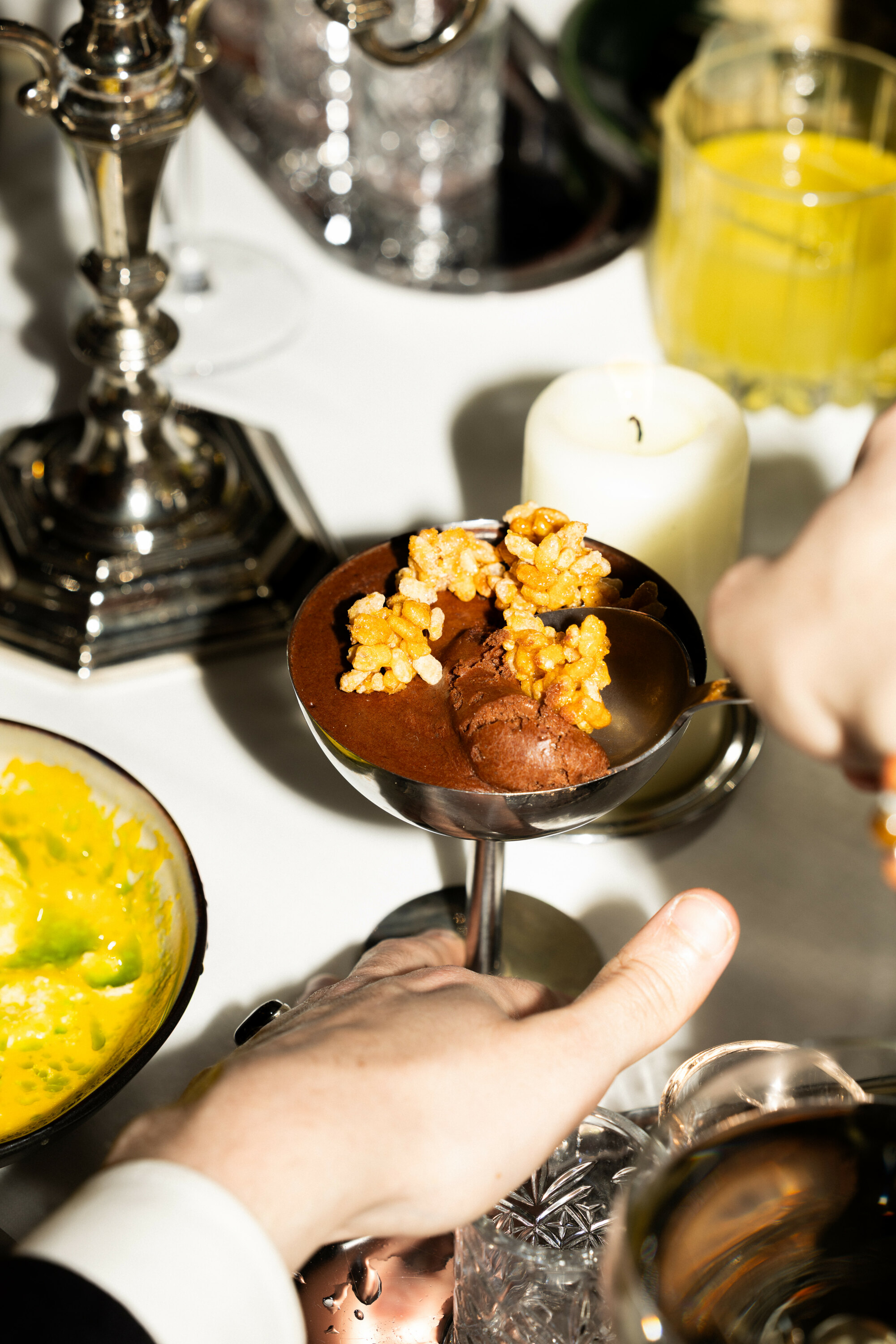 Mousse au chocolat, miso rouge et riz soufflé caramélisé